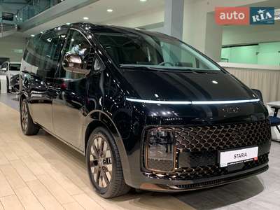 Hyundai Staria 2025 Top