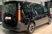 Hyundai Staria Top