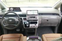 Hyundai Staria Top