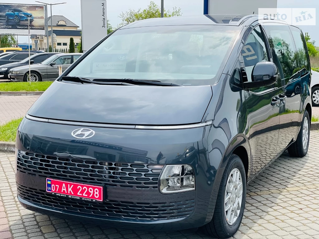 Hyundai Staria Business+