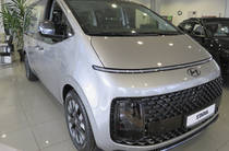 Hyundai Staria Top