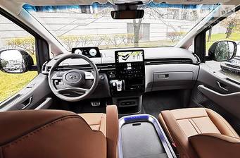 Hyundai Staria 2022 Top
