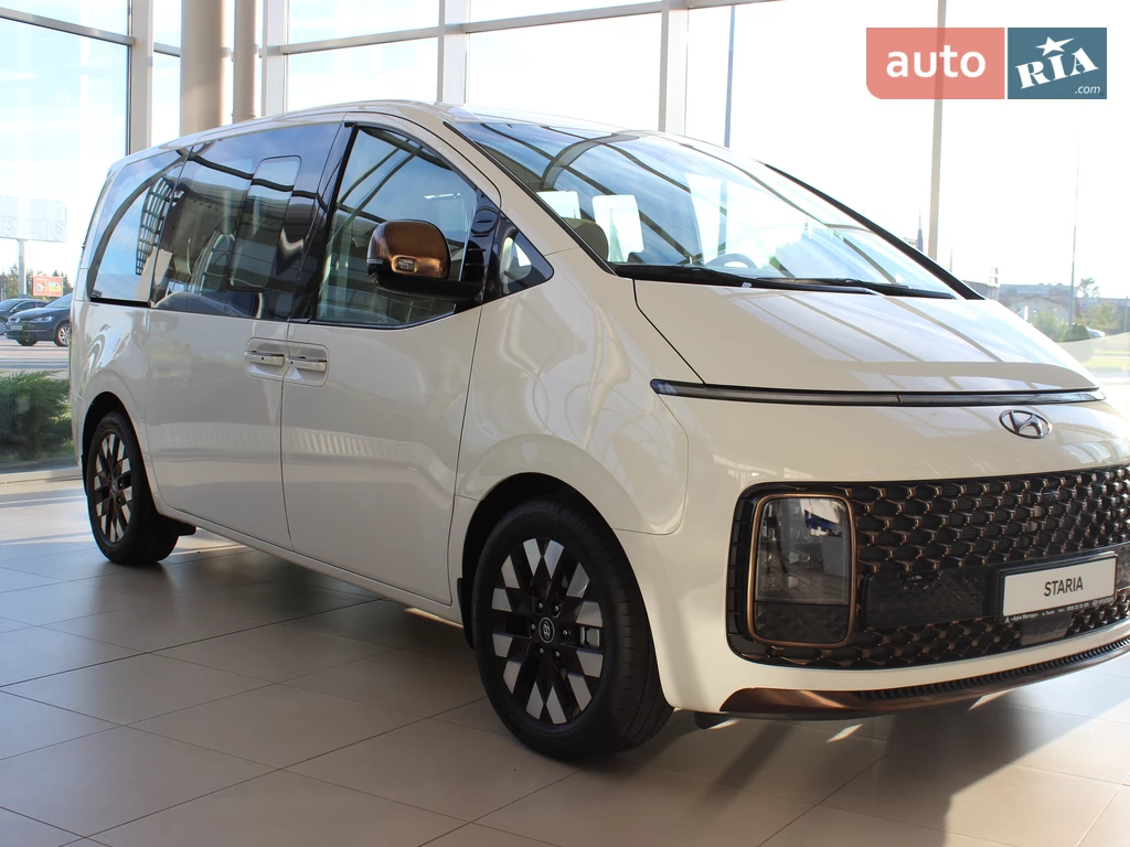 Hyundai Staria Top