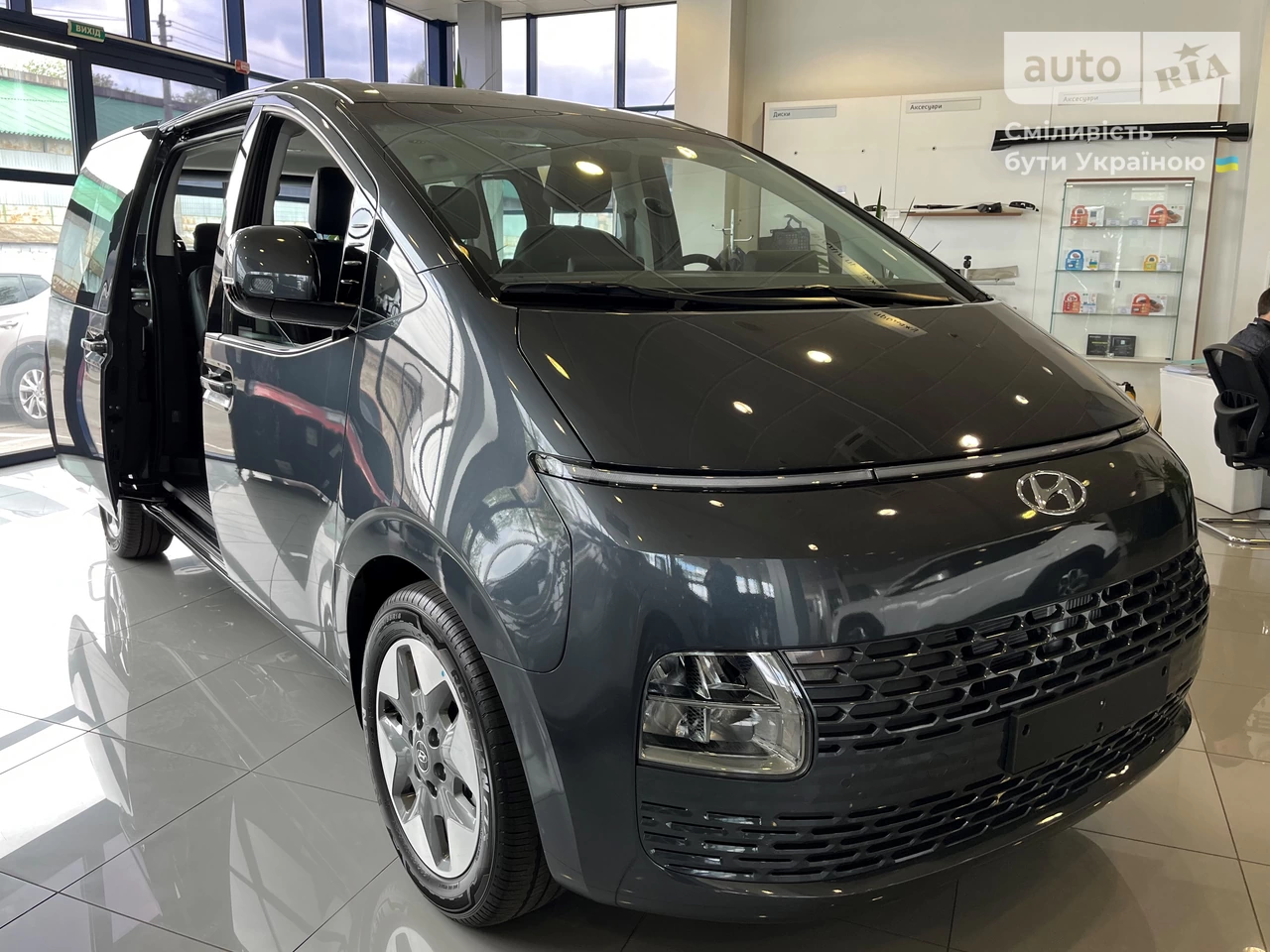 Hyundai Staria Business+