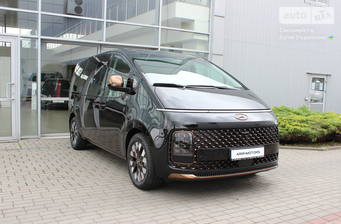 Hyundai Staria 2025 Top