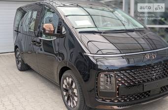 Hyundai Staria 2025 Top