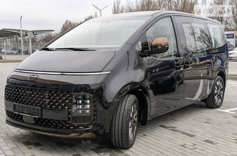 Hyundai Staria 2025 Top