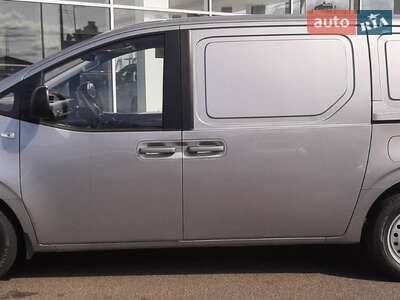 Новий Hyundai Staria 2023 - фото 4