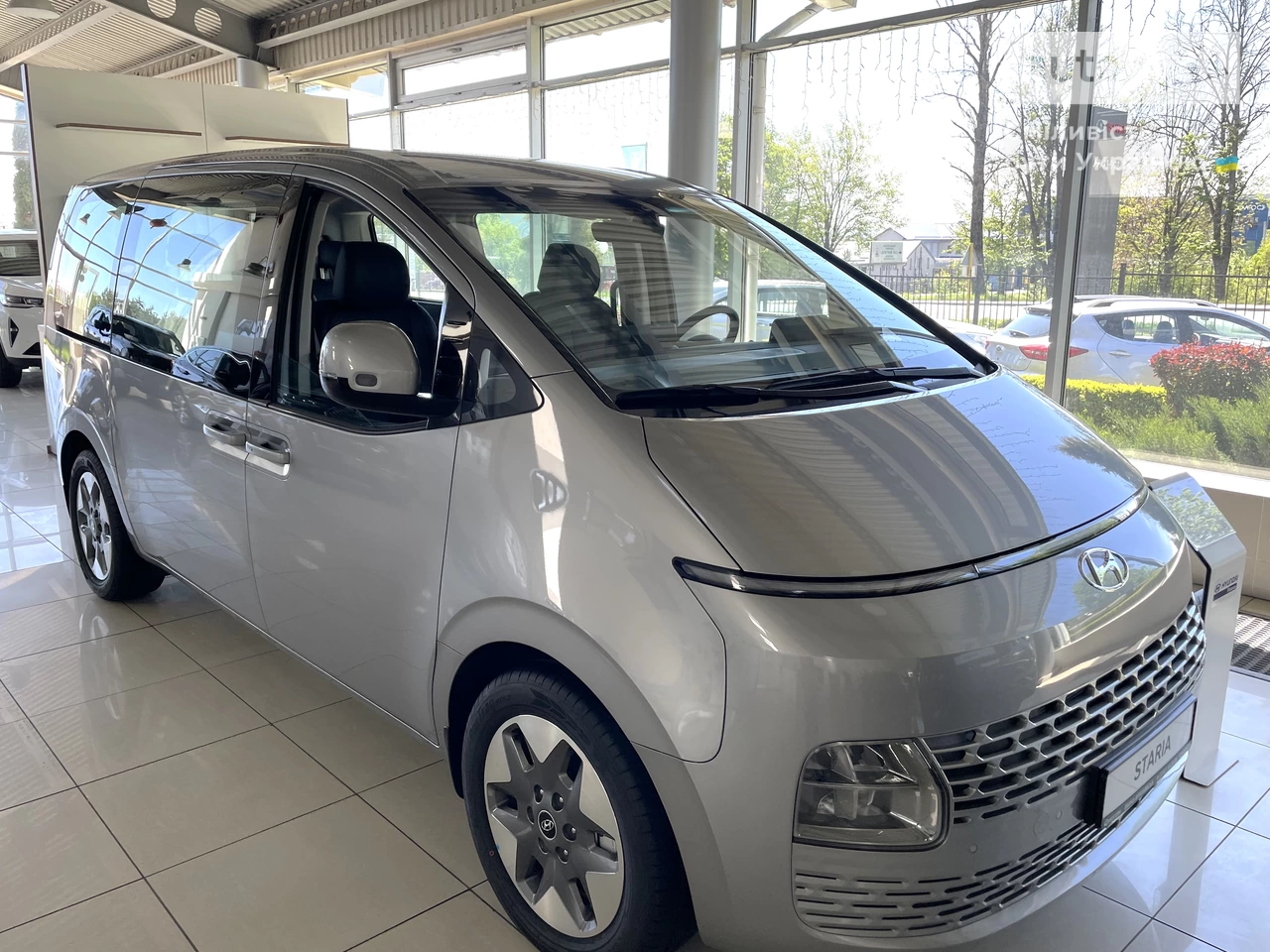 Hyundai Staria Business+