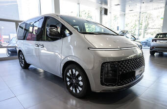 Hyundai Staria 2025 Top