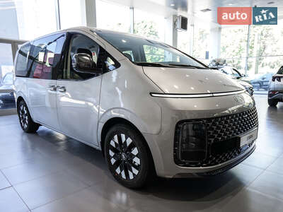 Hyundai Staria 2025 Top