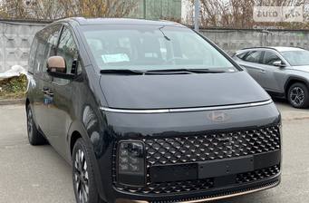 Hyundai Staria 2025 Top