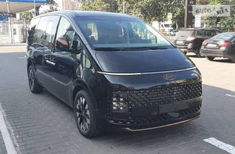 Hyundai Staria 2025 Top