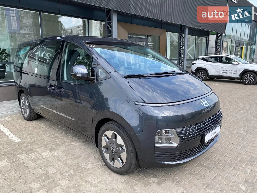 Hyundai Staria Business+