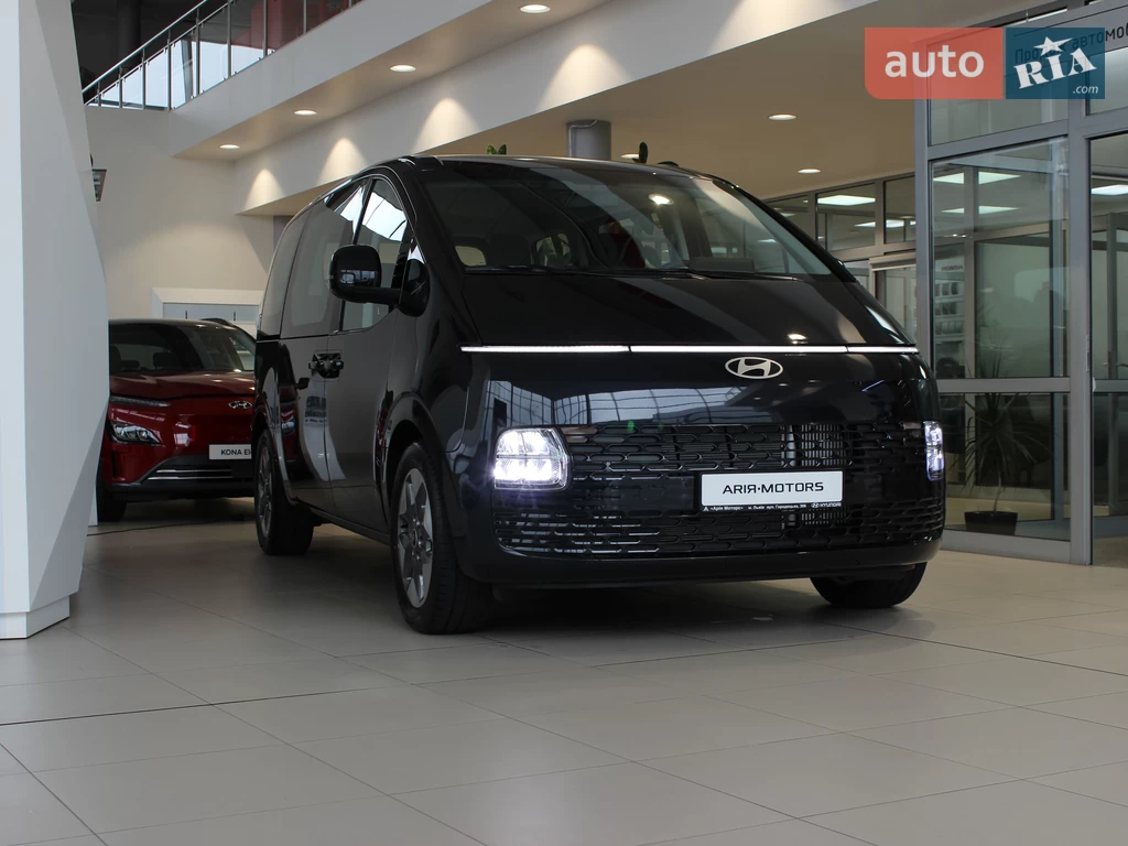 Hyundai Staria Business+