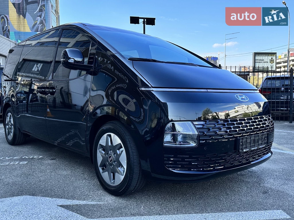 Hyundai Staria Business+