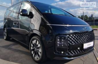 Hyundai Staria 2025 Top