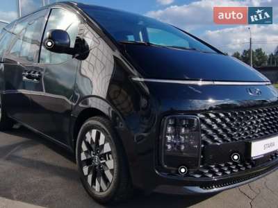 Hyundai Staria 2025 Top