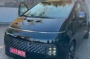 Hyundai Staria Top