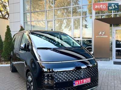 Hyundai Staria 2025 Top