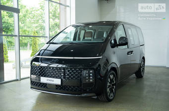 Hyundai Staria 2025 Top