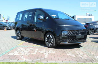 Hyundai Staria 2025 Top