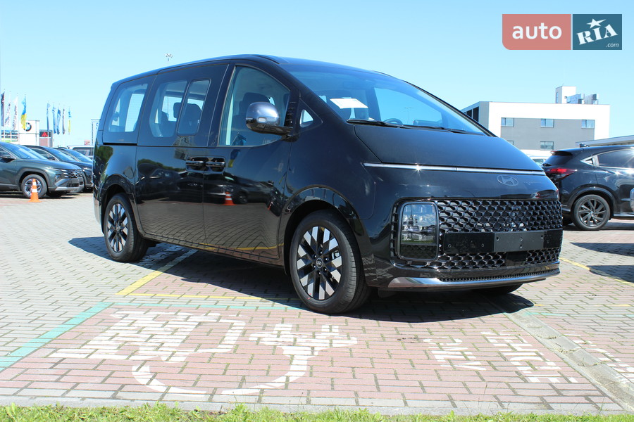 Hyundai Staria - фото 1