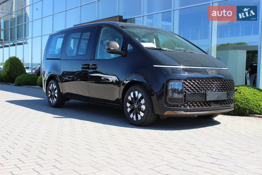 Hyundai Staria - фото 1