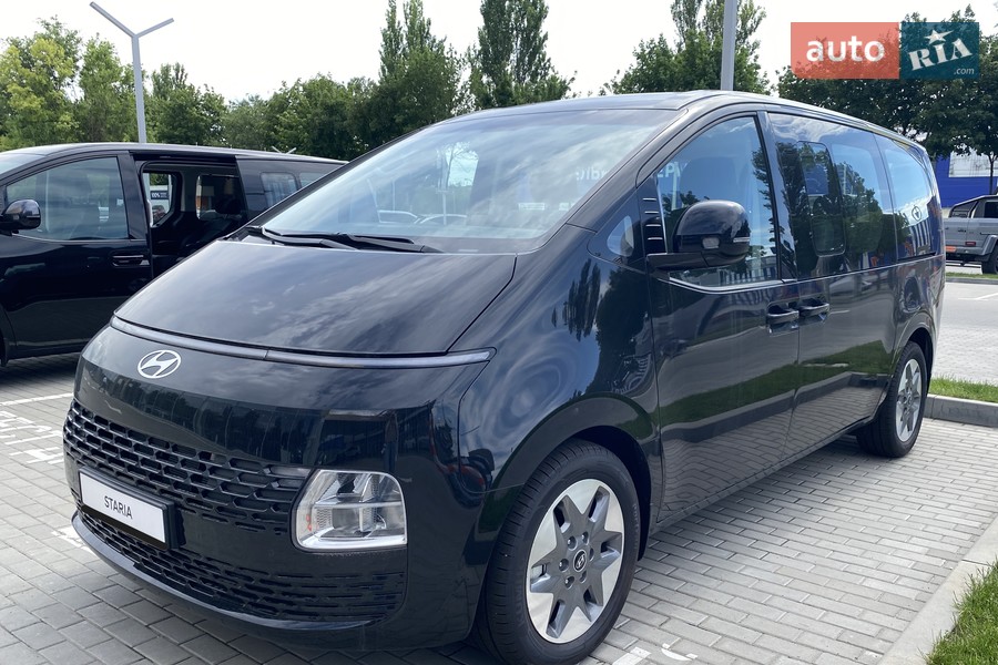 Hyundai Staria - фото 1