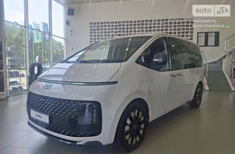 Hyundai Staria 2025 Top