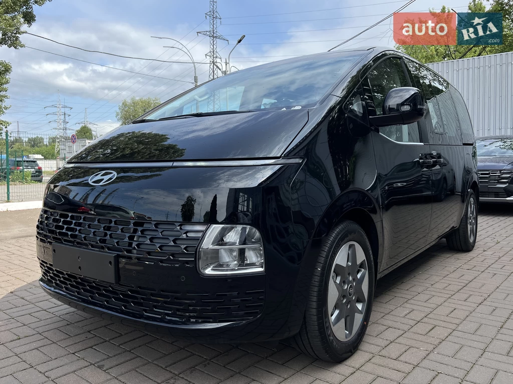 Hyundai Staria Business+