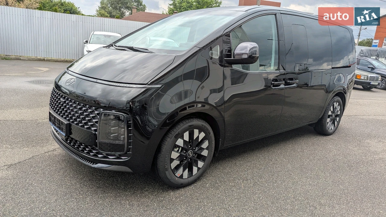 Hyundai Staria Top