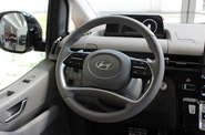 Hyundai Staria Top
