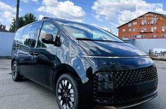 Hyundai Staria 2025 Top