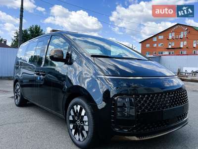 Hyundai Staria 2025 Top