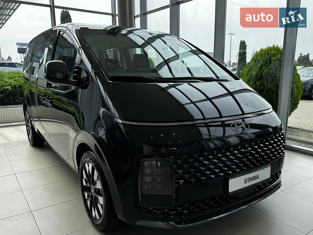 Hyundai Staria Top