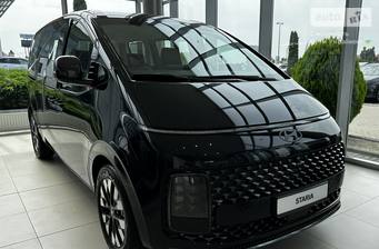 Hyundai Staria 2025 Top
