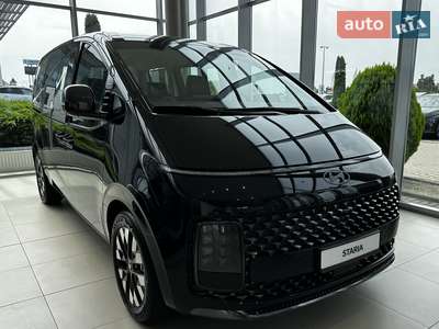 Hyundai Staria 2025 Top
