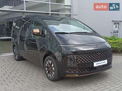 Hyundai Staria 2025 Top