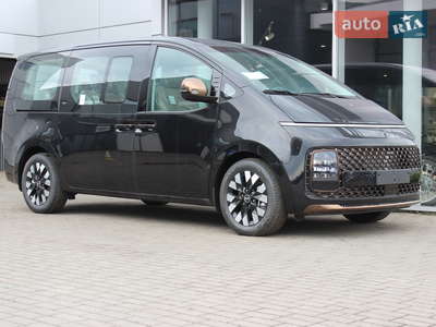 Hyundai Staria 2025 Top
