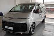 Hyundai Staria Top