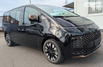 Hyundai Staria 2025 Top