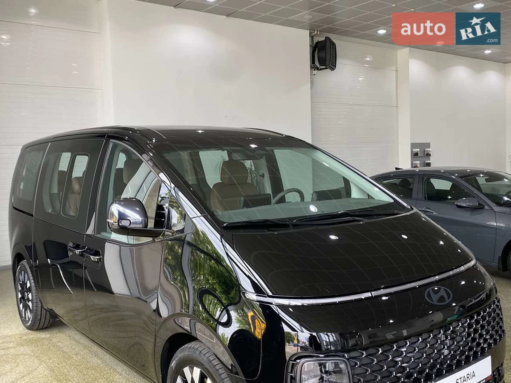 Hyundai Staria Top