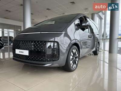 Hyundai Staria 2025 Top