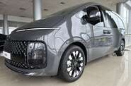 Hyundai Staria Top