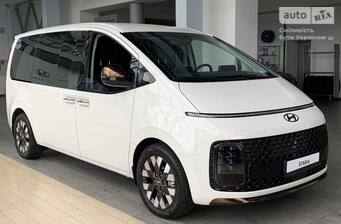 Hyundai Staria 2025 Top