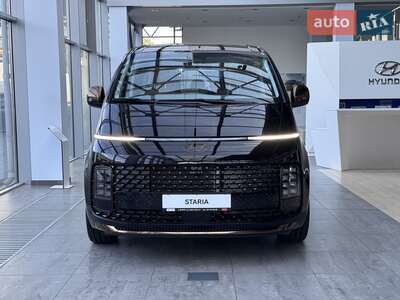 Hyundai Staria 2025 Top