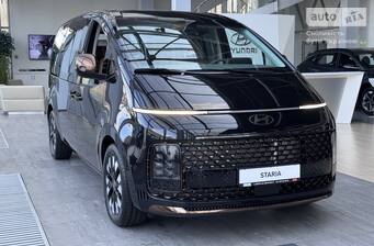 Hyundai Staria 2025 Top