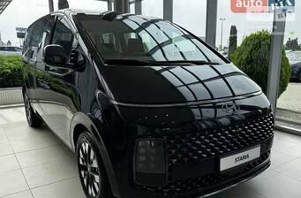 Hyundai Staria 2025 Top