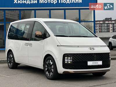 Hyundai Staria 2025 Top